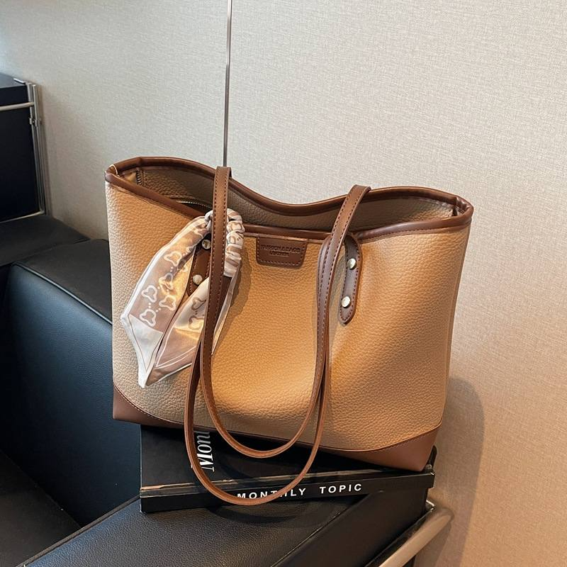 Large Capacity Soft Commuter Versatile Fashion Hand Bag