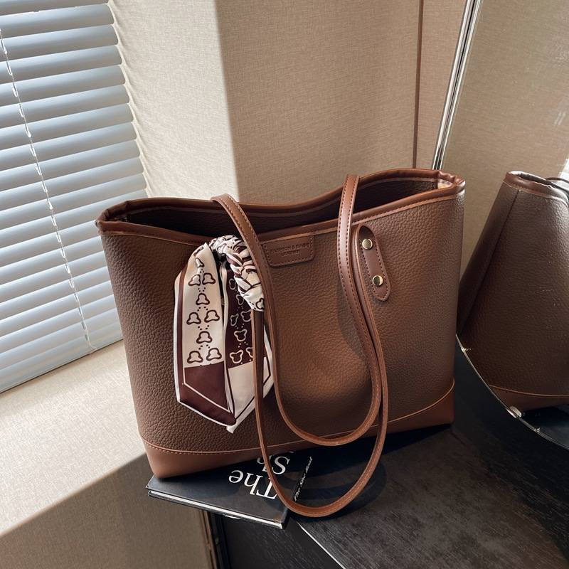 Large Capacity Soft Commuter Versatile Fashion Hand Bag - Image 2