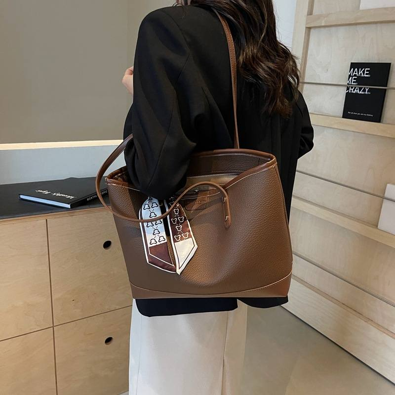 Large Capacity Soft Commuter Versatile Fashion Hand Bag - Image 7