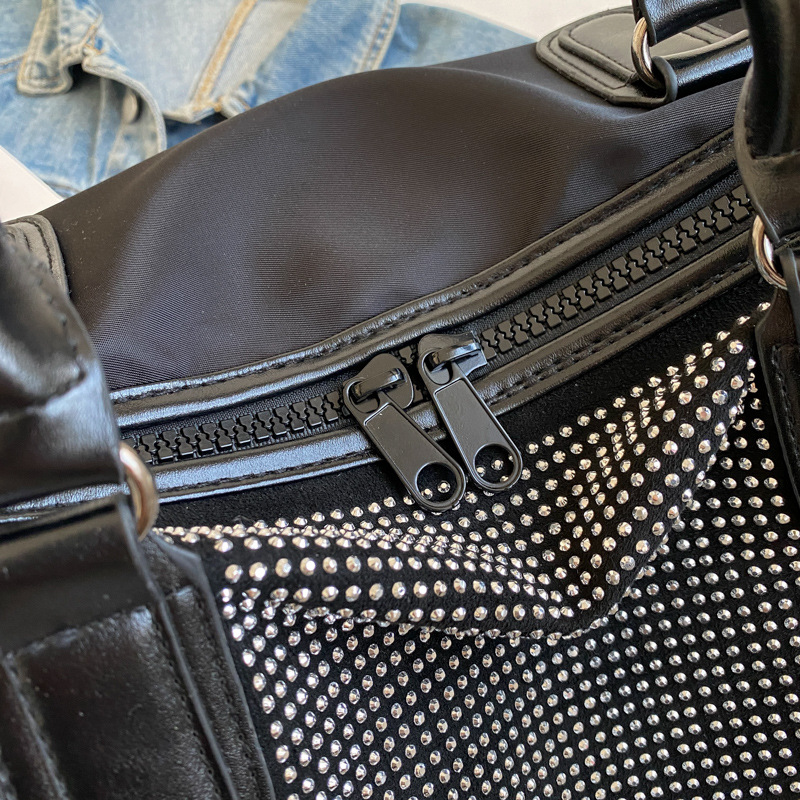Large Capacity Sports & Travel Bag - Image 9