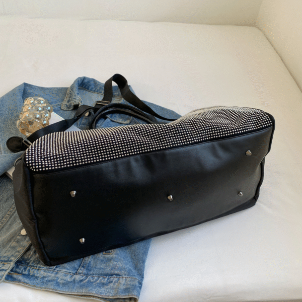 Large Capacity Sports & Travel Bag - Image 8