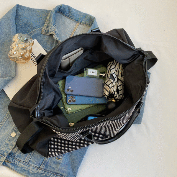 Large Capacity Sports & Travel Bag - Image 4